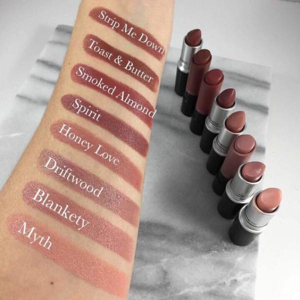 12 Matte Lipsticks Set – Multicolor Shades with Smooth Texture and Long-Lasting Matte Finish for Bold Professional Makeup