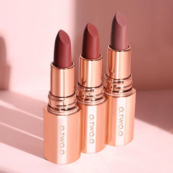 O.TWO.O Matte Bullet Lipstick – Rich Pigmentation, Smooth Application, Long-Lasting Wear